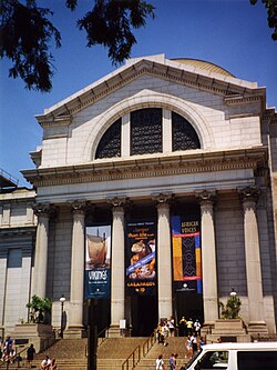 Entrada principal del Museo Nacional de Historia Natural