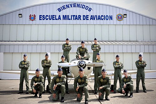 Cadetes de vuelo formados en la Escuela Militar de Aviación