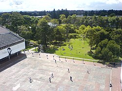 Plaza central Francisco de Paula Santander en la Sede Bogotá