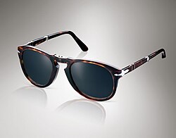 Gafas de sol de la marca Persol, propiedad de Luxottica