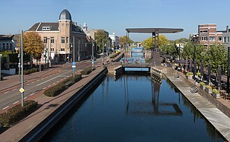 Vista del canal que atraviesa la localidad de Helmond