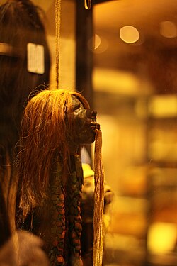 Tzantza expuesta en un museo