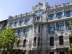 Fachada de edificio modernista en Riga