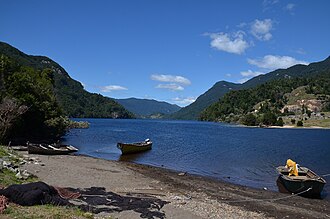 Vista general del Lago Portales en la Región de Aysén