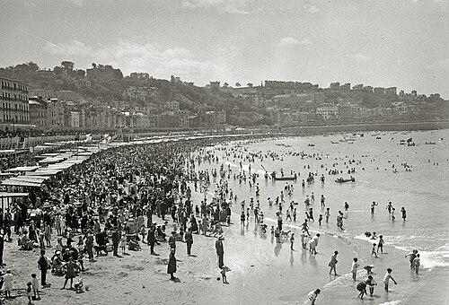 Playa de la Concha de San Sebastián en el verano de 1930