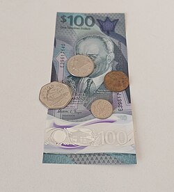 Conjunto de monedas y billetes que representan el dólar barbadense.