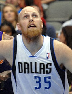 Chris Kaman con el uniforme de los Dallas Mavericks en 2012