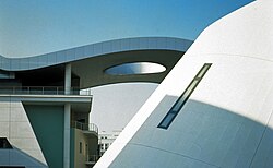 Vista exterior de la Ciudad de la Música en París