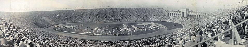 Vista general del estadio Los Angeles Memorial Coliseum durante la apertura