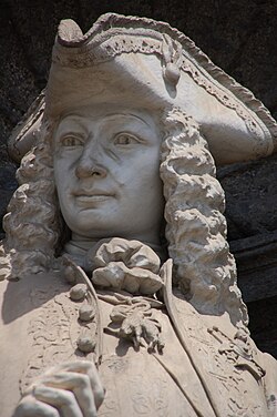 Estatua de Carlos VII de Nápoles en la fachada del Palacio Real de Nápoles