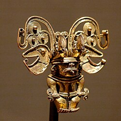 Colgante antropomorfo Tayrona de oro elaborado mediante la técnica de la cera perdida.