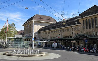 Fachada y edificio principal de viajeros de la Estación de Lausana