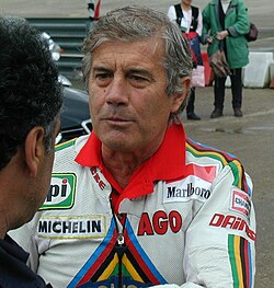 Giacomeo d'Agostini en una carrera clásica.