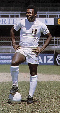 Pelé vistiendo la camiseta del Santos en 1963
