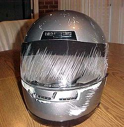 Casco integral tras un accidente