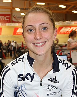 Laura Kenny compitiendo en pruebas de ciclismo