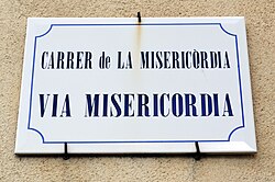 Placa bilingüe en catalán e italiano
