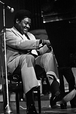 Fats Domino en una actuación o retrato histórico.