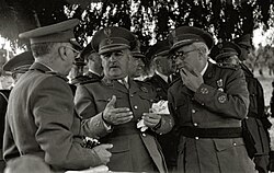 Juan Yagüe junto a Francisco Franco en unas maniobras militares en 1946.