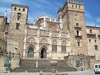 Fachada gótica del Real Monasterio de Santa María de Guadalupe
