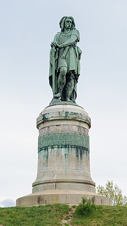 Estatua monumental de Vercingétorix erigida en 1865 en Alise-Sainte-Reine.