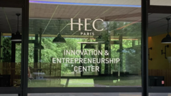 Entrada del centro de innovación y emprendimiento