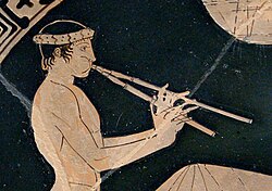 Niño tocando el aulos
