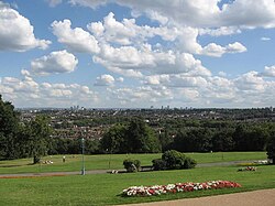 Vista panorámica desde el Alexandra Palace mostrando el sudoeste de Haringey y la City de fondo