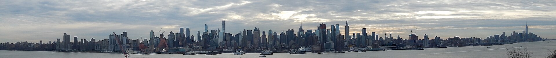 Rascacielos y perfil urbano de Manhattan.