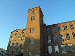 Fachada exterior del recinto industrial Fabra i Coats