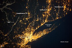 Vista nocturna del área metropolitana de Nueva York