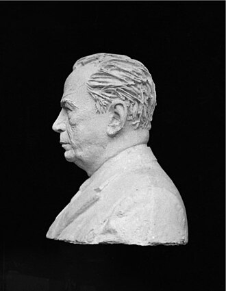 Molde en positivo del busto de Rómulo Gallegos esculpido por José Pizzo en 1948.