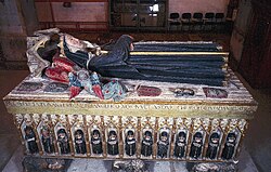 Tumba de Isabel de Aragón, caliza policromada