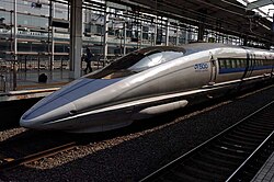 Tren Shinkansen en estación