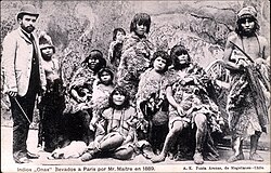 Nativos de Tierra del Fuego en la exposición