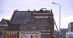 Bomberos de la LFB en una bodega del sur de Londres en 1980