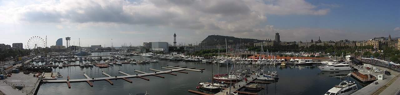 Panorámica general del Puerto Viejo de Barcelona.