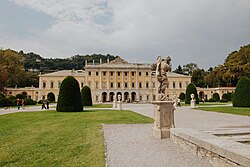 Edificio neoclásico de Villa Olmo