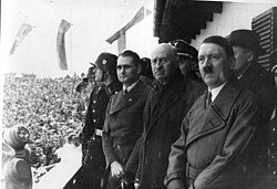 Rudolf Heß, Henri de Baillet-Latour y Adolf Hitler en Garmisch-Partenkirchen 1936