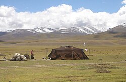 Pastores nómadas cerca del lago Namtso, en el Tíbet central