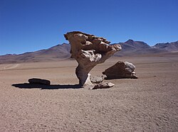 Formación geomorfológica Árbol de Piedra en el desierto Siloli, Bolivia