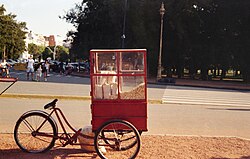 Bicicleta adaptada para venta de pochoclos