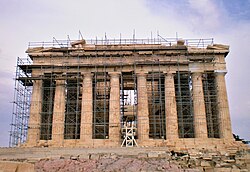 El Partenón en 2018 durante trabajos de restauración