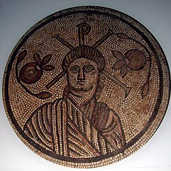 Mosaico romano con la representación de Cristo y el crismón