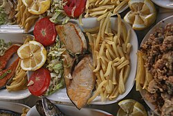 Diversos pescados exhibidos conjuntamente