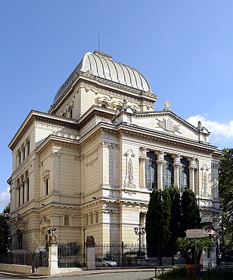 Vista general de la Gran Sinagoga de Roma y su entorno arquitectónico
