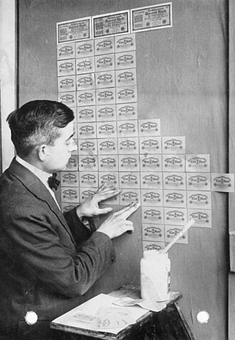 Billete utilizado como papel tapiz