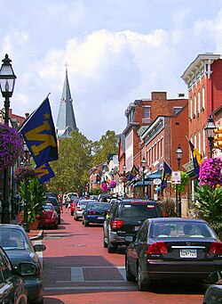 Calle principal en el centro histórico de Annapolis
