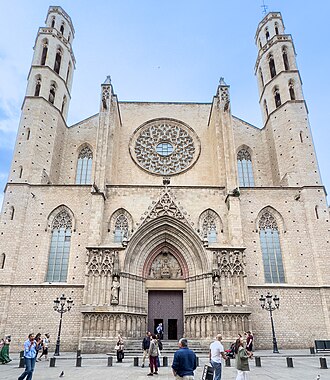 Vista general exterior de la Basílica de Santa María del Mar en Barcelona