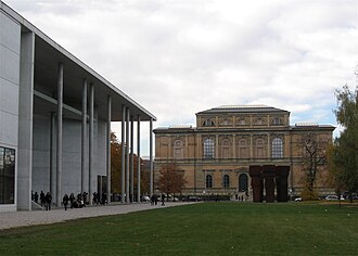 La vieja pinacoteca y la de los modernos.